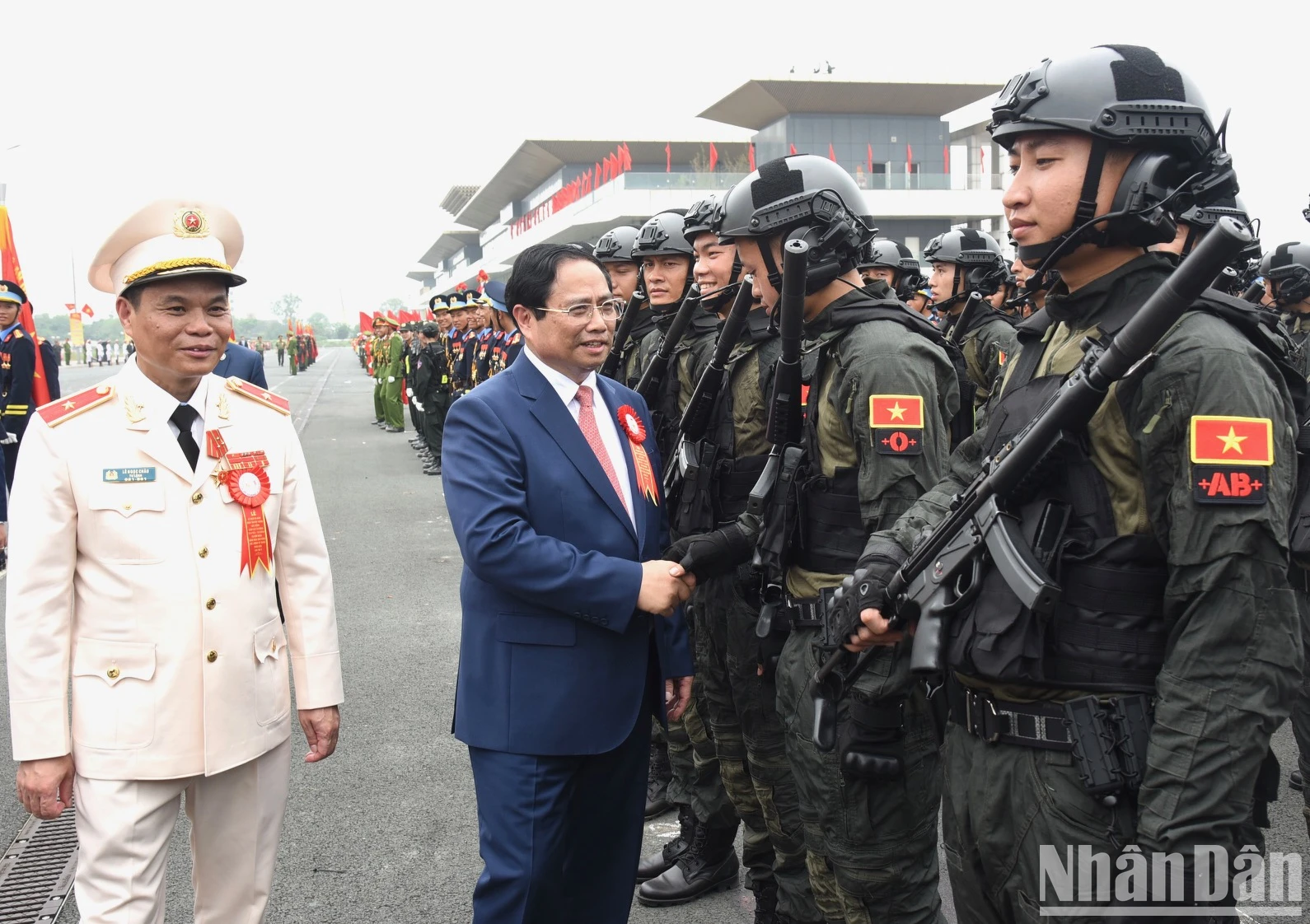 [Ảnh] Thủ tướng dự Lễ kỷ niệm 50 năm Ngày truyền thống lực lượng Cảnh sát cơ động ảnh 16