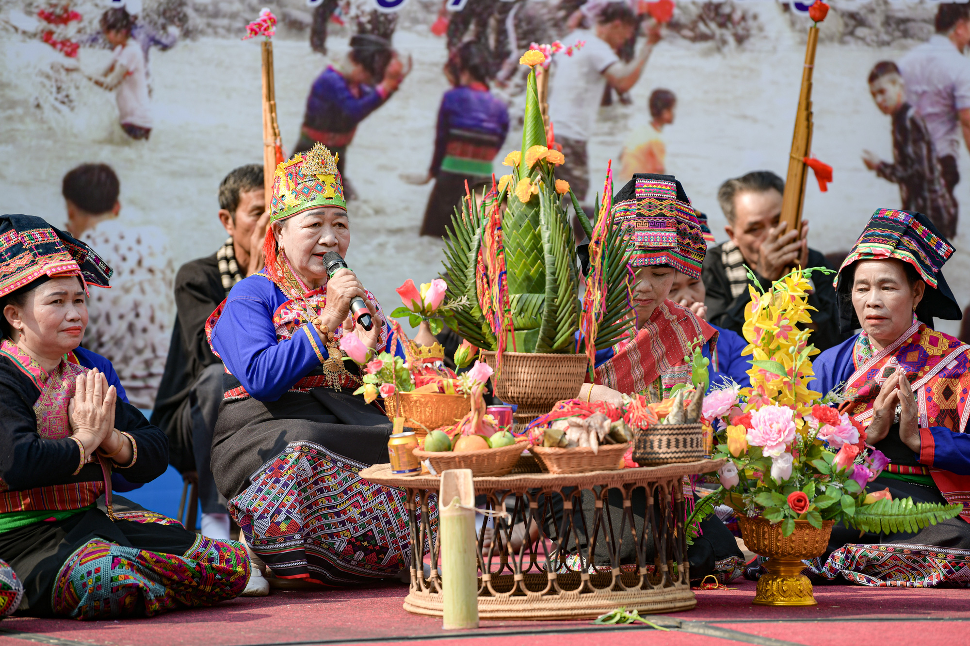 Mừng Tết té nước của người Lào ở Điện Biên- Ảnh 10. Mừng Tết té nước của người Lào ở Điện Biên- Ảnh 10.