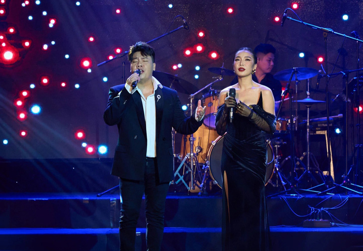 Tú Tri kết hợp cùng ca sĩ - nhạc sĩ Hamlet Trương - Ảnh: BTC Tú Tri kết hợp cùng ca sĩ - nhạc sĩ Hamlet Trương - Ảnh: BTC