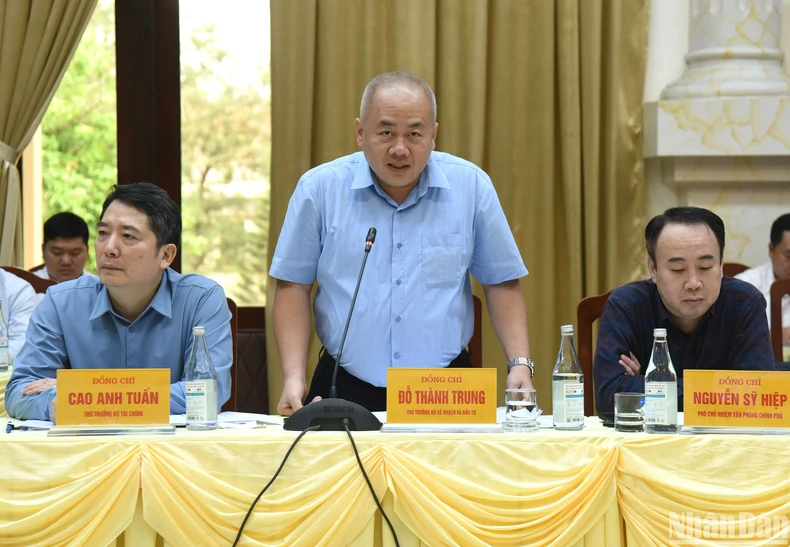 [Ảnh] Thủ tướng Phạm Minh Chính làm việc với Ban Thường vụ Tỉnh ủy Hòa Bình ảnh 5