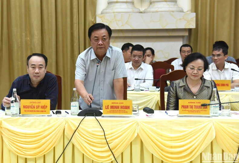 [Ảnh] Thủ tướng Phạm Minh Chính làm việc với Ban Thường vụ Tỉnh ủy Hòa Bình ảnh 6