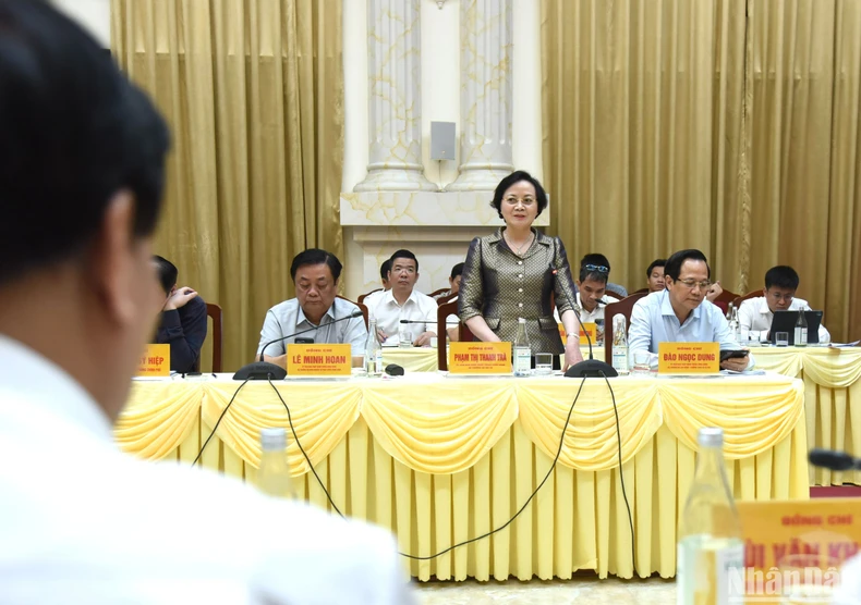 [Ảnh] Thủ tướng Phạm Minh Chính làm việc với Ban Thường vụ Tỉnh ủy Hòa Bình ảnh 7