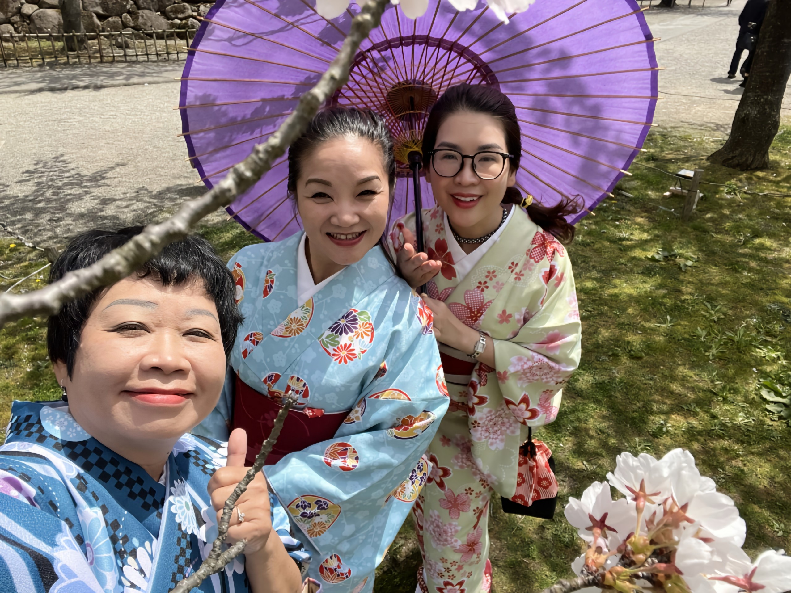 Khách Việt trải nghiệm mặc kimono, ngắm hoa anh đào ở Nhật Bản- Ảnh 10.