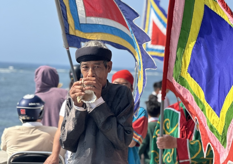 Điểm nhấn của Tuần lễ du lịch Quảng Ngãi là Lễ Khao lề thế lính Hoàng Sa.