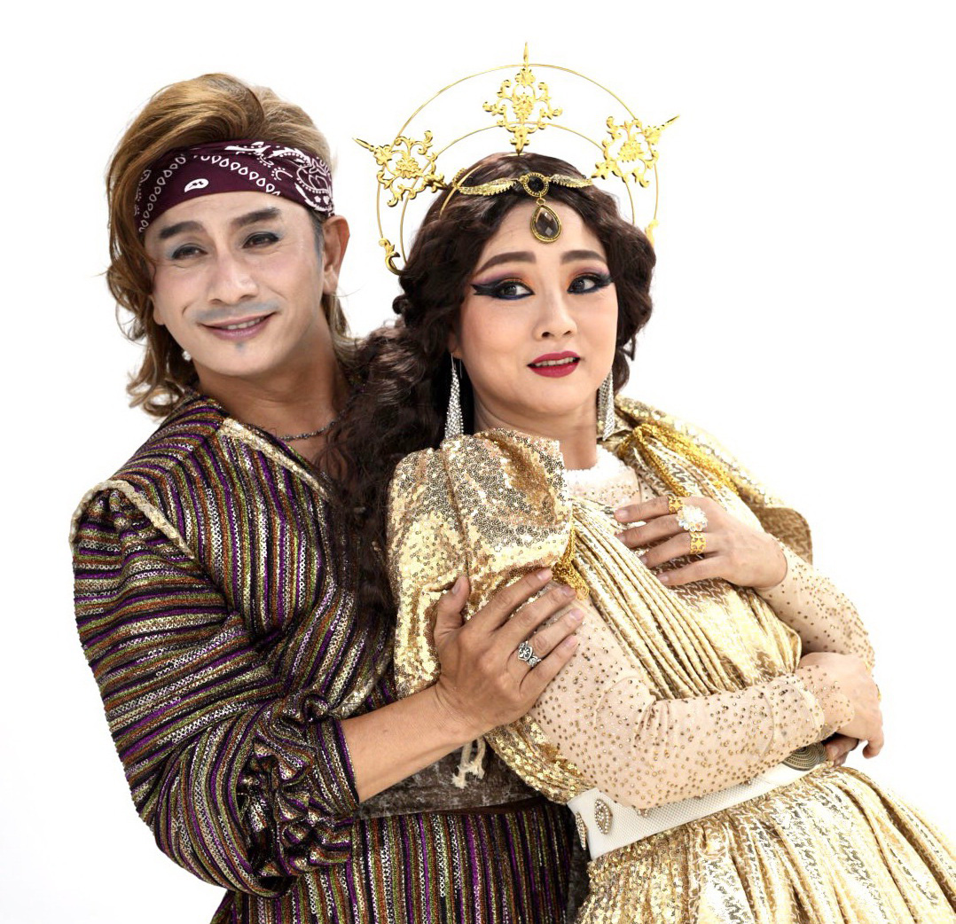Đình Toàn (trái, vai Sinbad) và Mỹ Duyên vai công chúa Mây Đình Toàn (trái, vai Sinbad) và Mỹ Duyên vai công chúa Mây