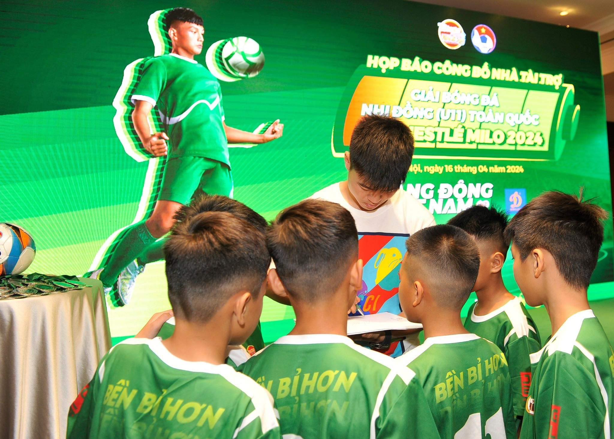 Các em nhỏ hào hứng, sẵn sàng cho giải bóng đá nhi đồng U.11 toàn quốc- Ảnh 3. Các em nhỏ hào hứng, sẵn sàng cho giải bóng đá nhi đồng U.11 toàn quốc- Ảnh 3.