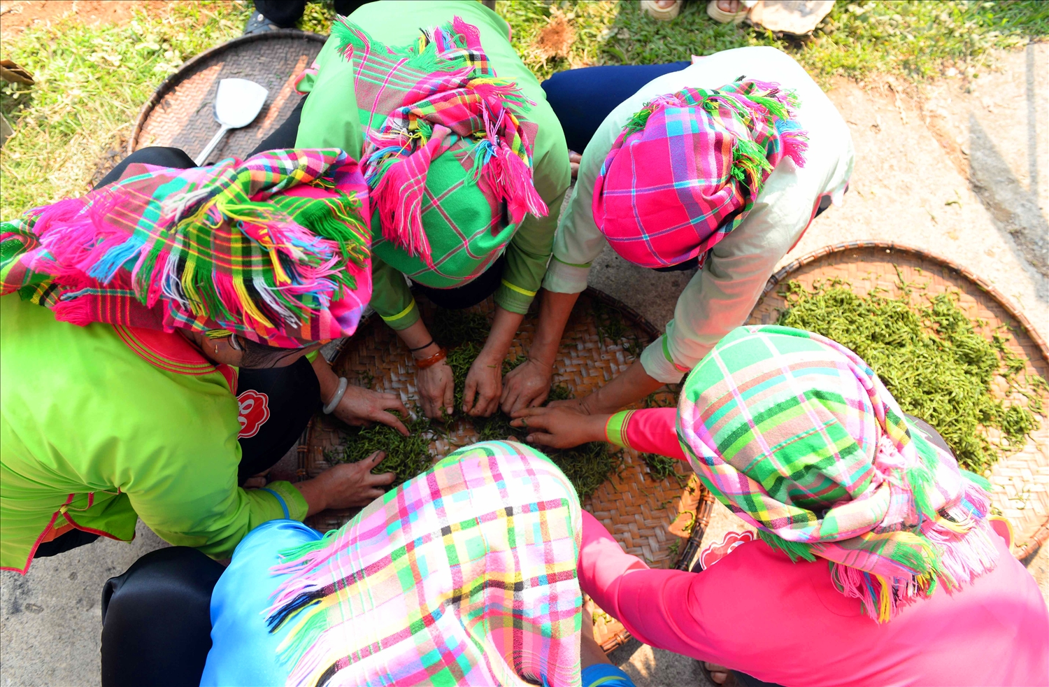 การปรุงซุปหวานบนกระทะเหล็กหล่อต้องใช้ประสบการณ์และเทคนิคอย่างมาก...