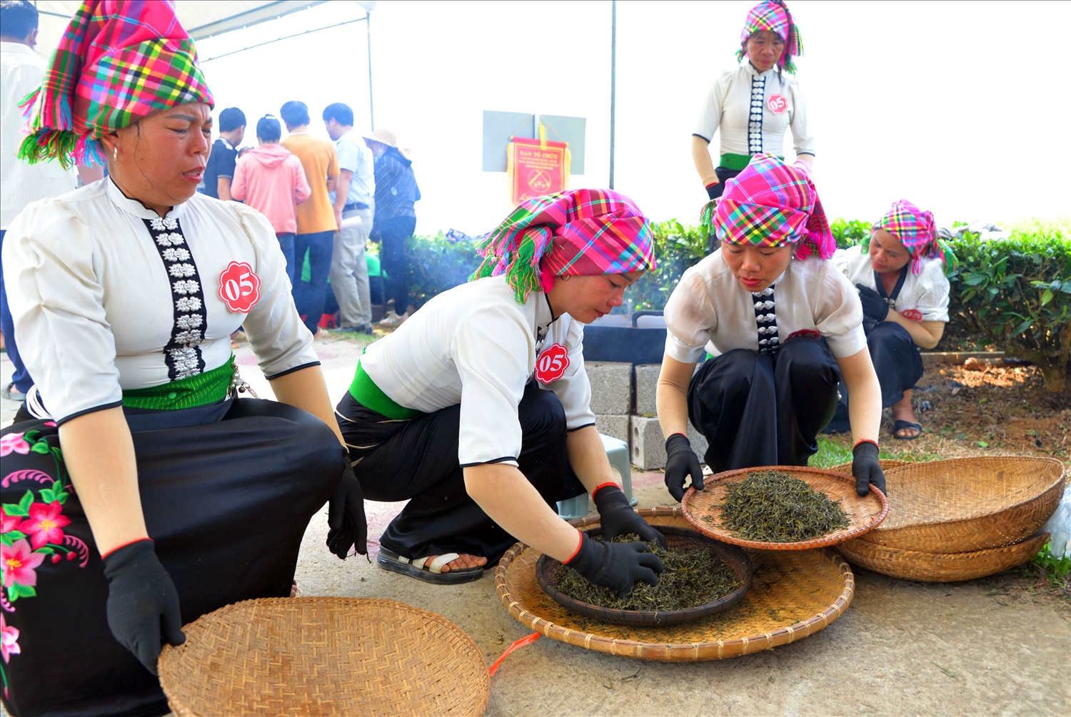 The products that come out of the oven are dried tea petals.