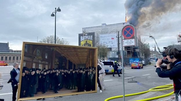 Thế giới - Tòa nhà biểu tượng của Copenhagen (Đan Mạch) đổ sập trong 'biển lửa' (Hình 7).