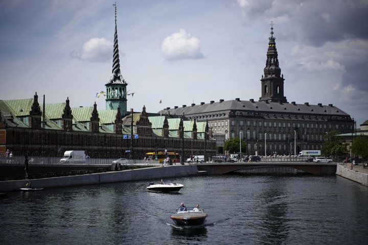 Hình ảnh tòa nhà trước vụ cháy - đây là địa điểm lịch sử có giá trị văn hóa của Thủ đô Copenhagen, Đan Mạch. (Ảnh: AP)