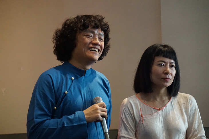 Nghệ sĩ Ngô Hồng Quang (trái) cho biết anh bỏ tiền túi để làm live show Về Kinh Bắc - Ảnh: T.ĐIỂU Nghệ sĩ Ngô Hồng Quang cho biết anh bỏ tiền túi để làm live show Về Kinh Bắc - Ảnh: T.ĐIỂU