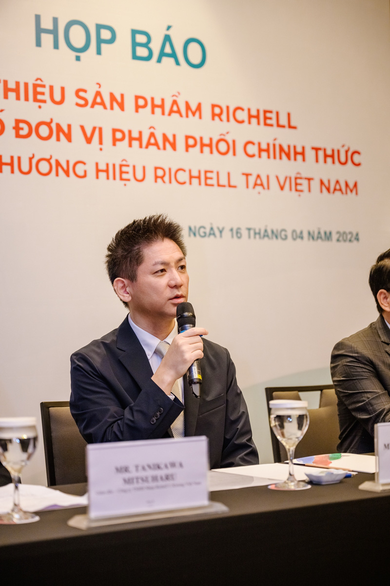 Đồ tập uống và ăn dặm hàng đầu Nhật hiệu Richell chính thức có mặt tại Việt Nam- Ảnh 4. Ông Honda Tomohiko - giám đốc Công ty TNHH Richell Việt Nam phát biểu tại cuộc họp báo tổ chức hôm nay 16-4 tại Hà Nội