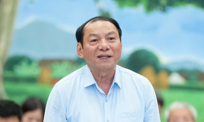 Bộ trưởng Văn hóa, Thể thao và Du lịch Nguyễn Văn Hùng phát biểu tại phiên họp sáng 17/4. Ảnh: Media Quốc hội