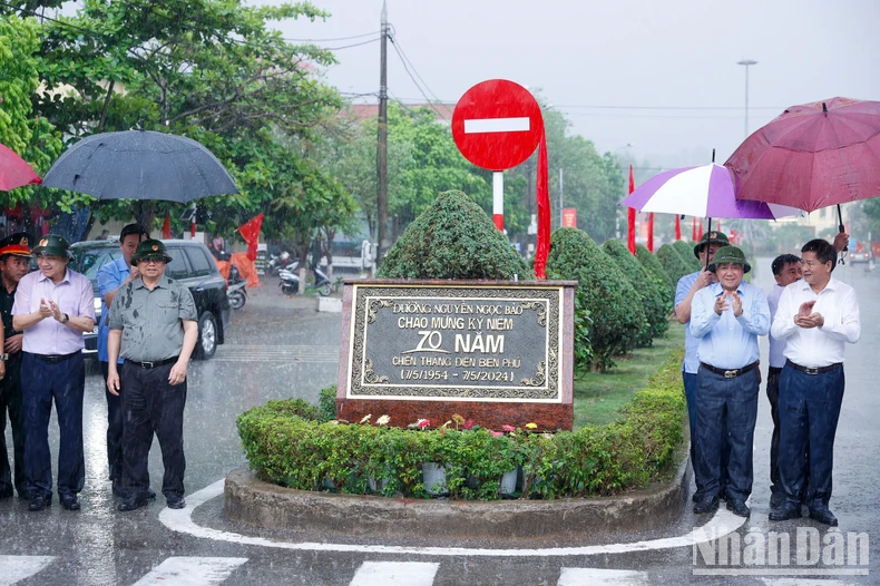 Thủ tướng Phạm Minh Chính dự khởi công công trình tôn tạo Di tích Khu Trung tâm đề kháng Him Lam, lễ gắn biển đường Phạm Văn Đồng ảnh 2