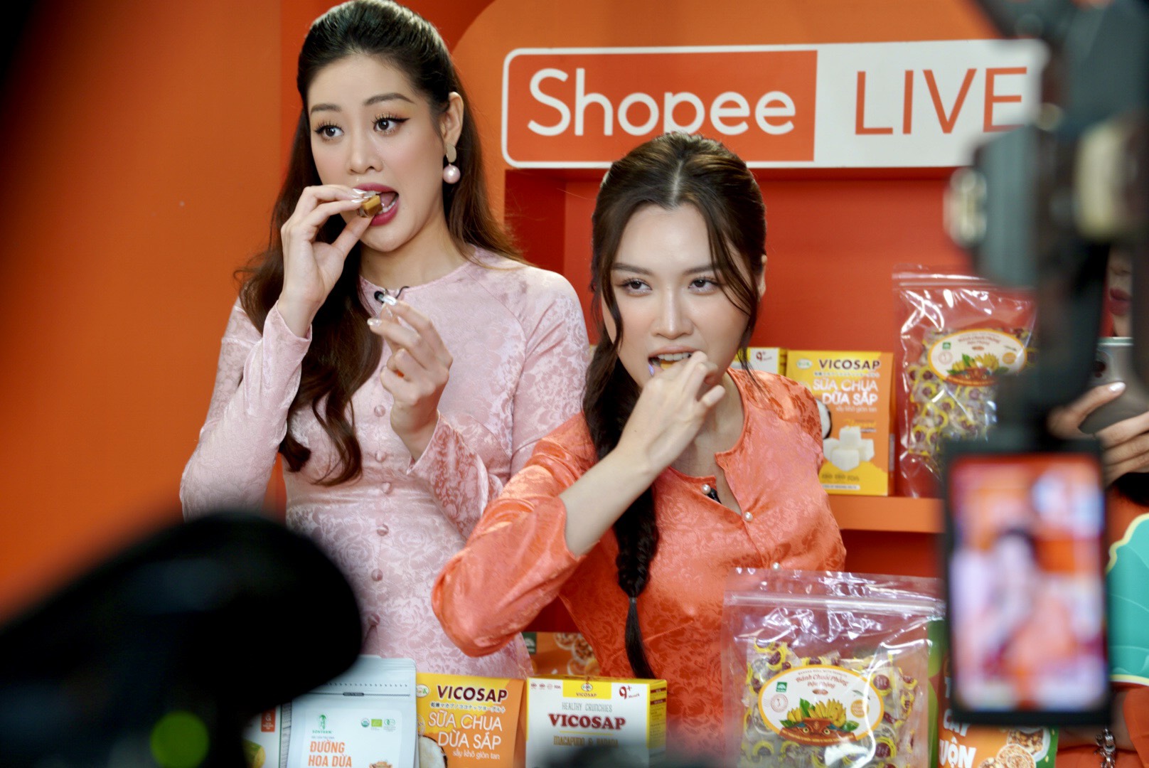 Livestream 'Shopee - Tinh Hoa Việt Du Ký' truyền cảm hứng người Việt dùng hàng Việt- Ảnh 2. Livestream 'Shopee - Tinh Hoa Việt Du Ký' truyền cảm hứng người Việt dùng hàng Việt- Ảnh 2.