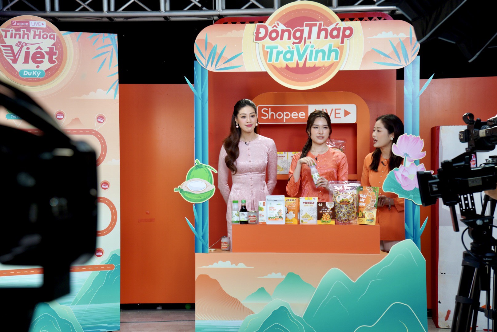 Livestream 'Shopee - Tinh Hoa Việt Du Ký' truyền cảm hứng người Việt dùng hàng Việt- Ảnh 5. Livestream 'Shopee - Tinh Hoa Việt Du Ký' truyền cảm hứng người Việt dùng hàng Việt- Ảnh 5.
