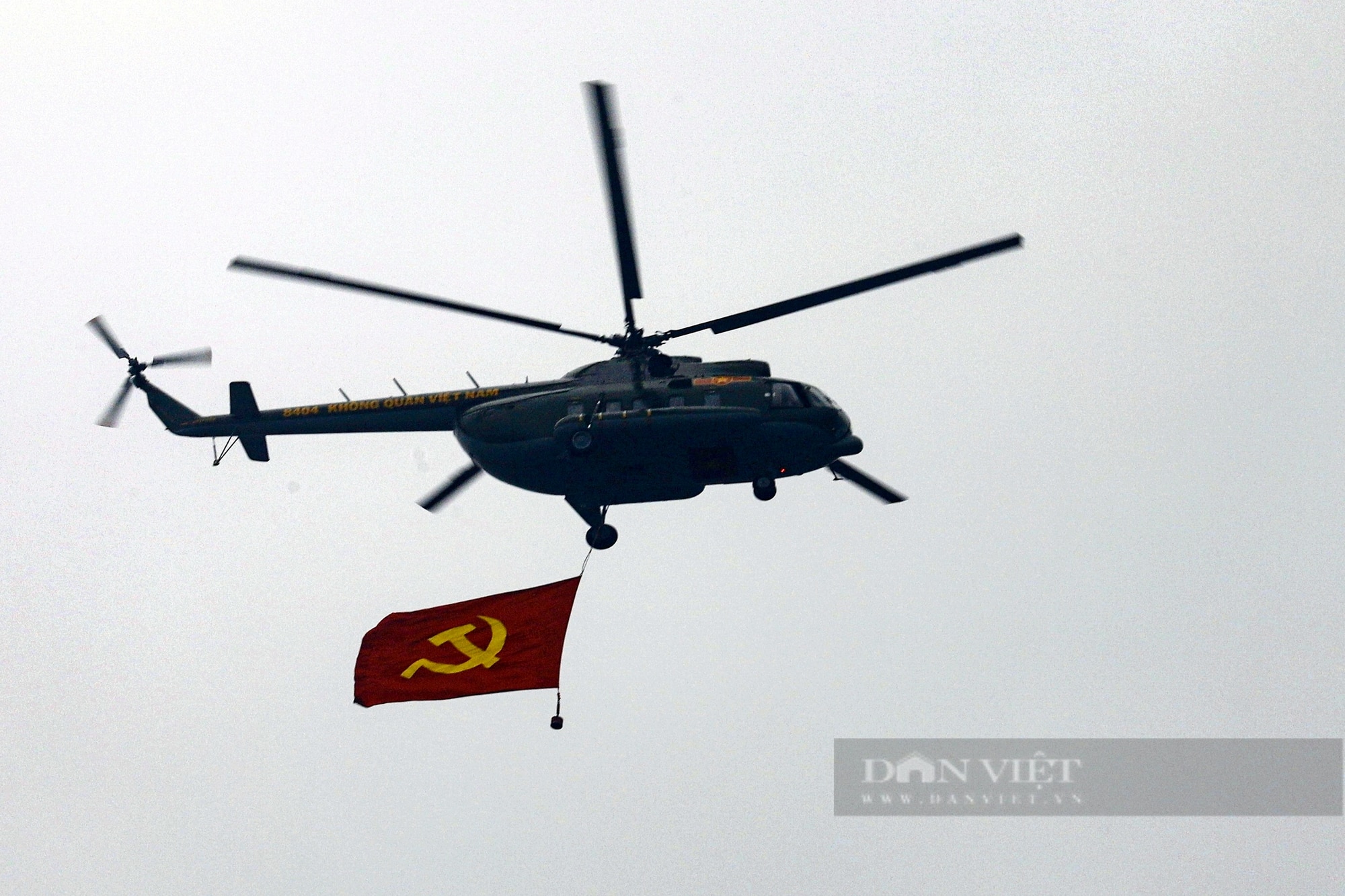 Ngắm nhìn máy bay trực thăng và xe thồ tham gia hợp luyện Kỷ niệm 70 năm chiến thắng Điện Biên Phủ- Ảnh 4.