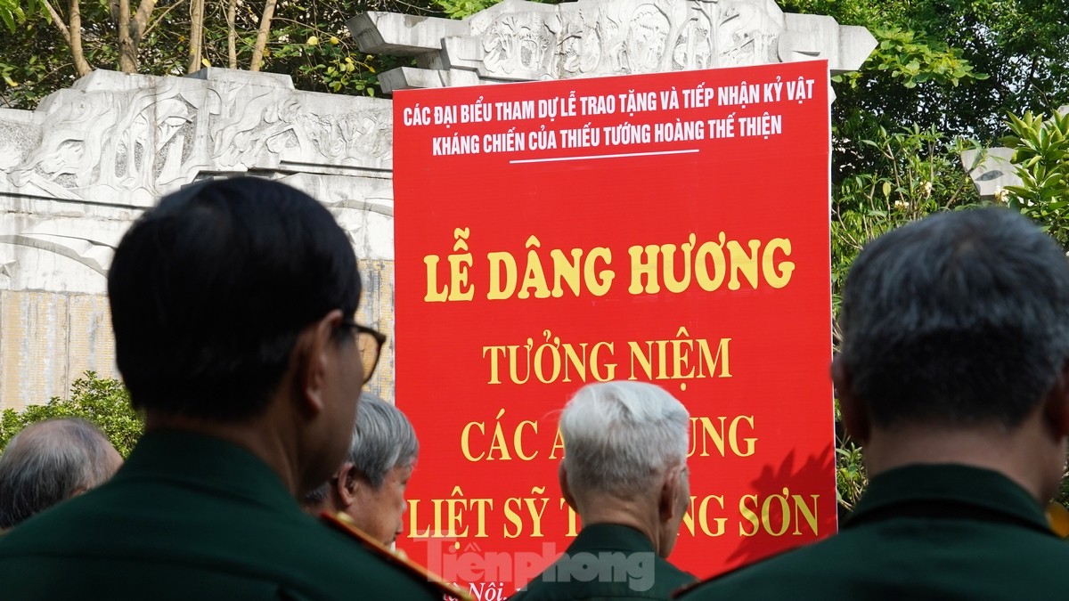 Bảo tàng Đường Hồ Chí Minh nhận kỷ vật kháng chiến từ gia đình Thiếu tướng Hoàng Thế Thiện ảnh 14