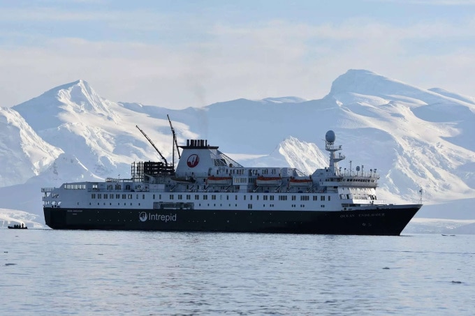 Tàu du lịch Nam Cực Ocean Endeavour. Ảnh: Business Insider