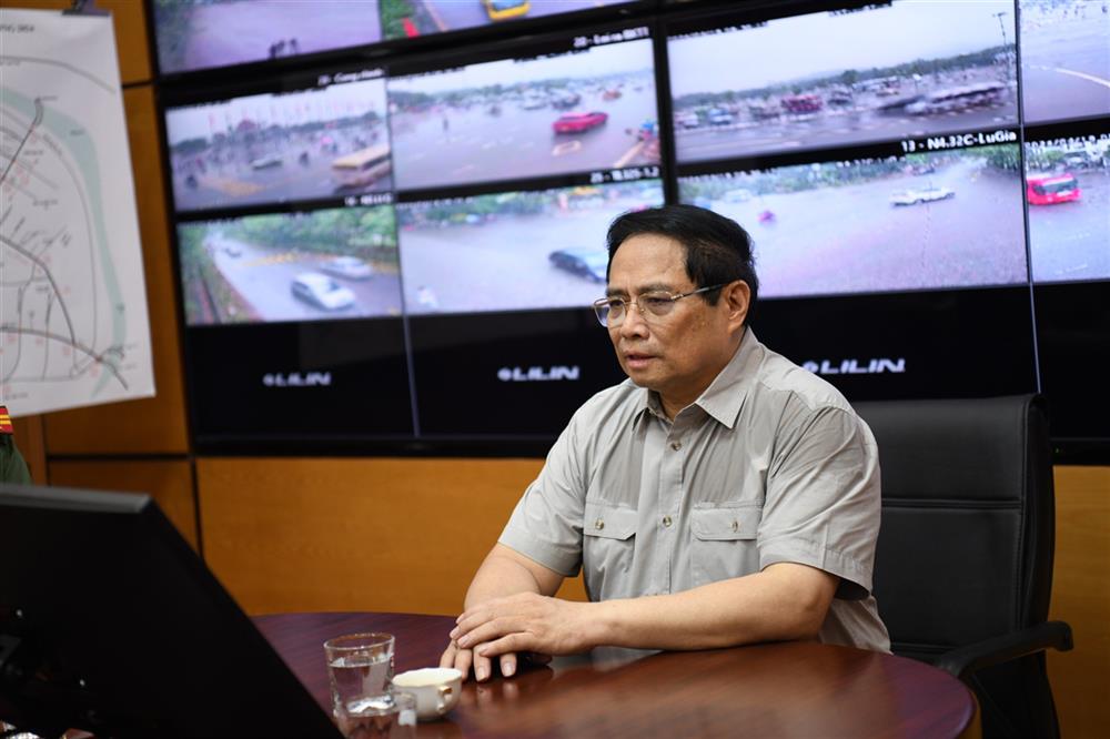 Thủ tướng Chính phủ phát biểu chỉ đạo tại buổi thăm, làm việc tại Trung tâm thông tin chỉ huy Công an tỉnh Phú Thọ.