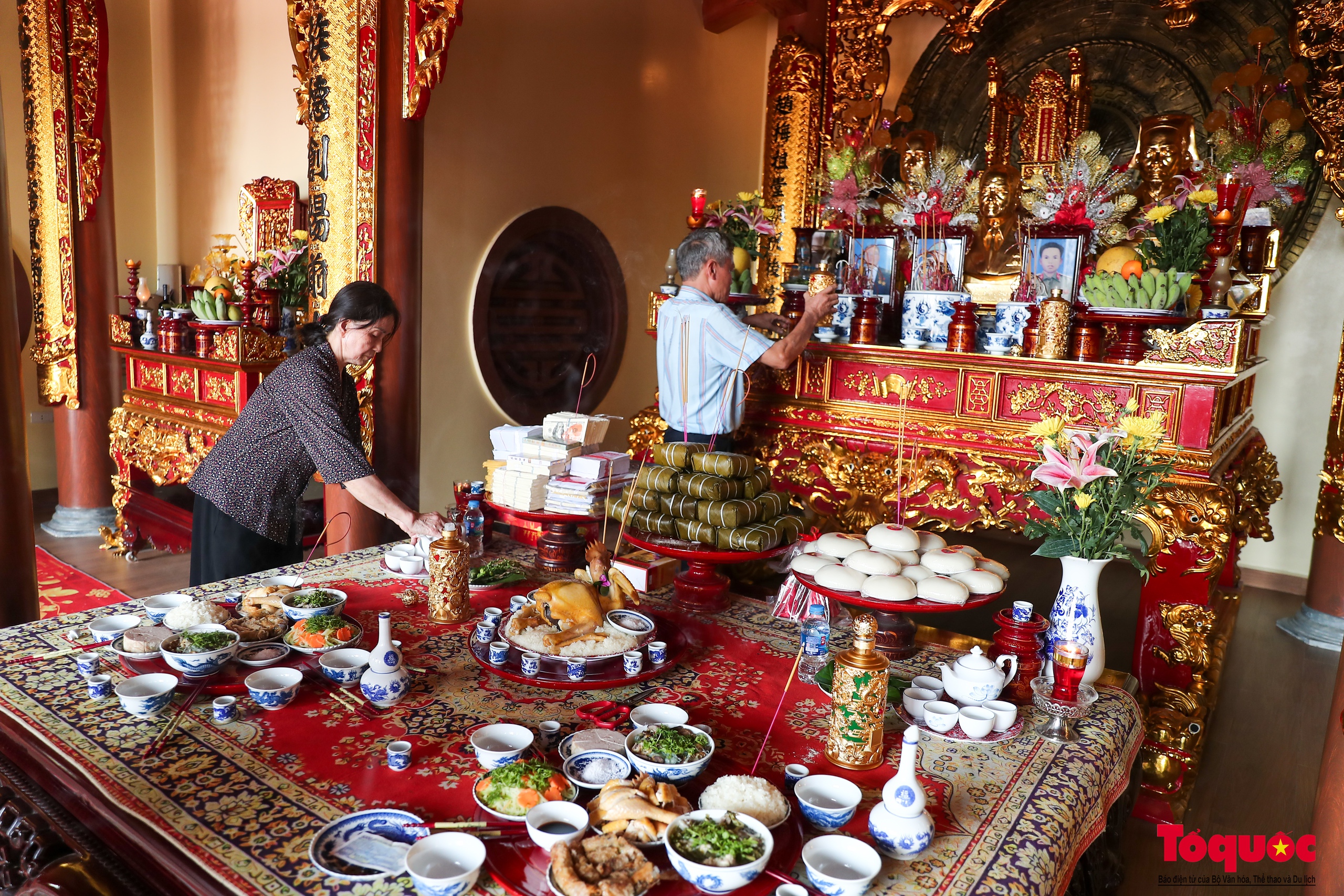 Mâm cơm tri ân Vua Hùng - nét đẹp văn hóa của người dân đất Tổ - Ảnh 7. Mâm cơm tri ân Vua Hùng - nét đẹp văn hóa của người dân đất Tổ - Ảnh 7.