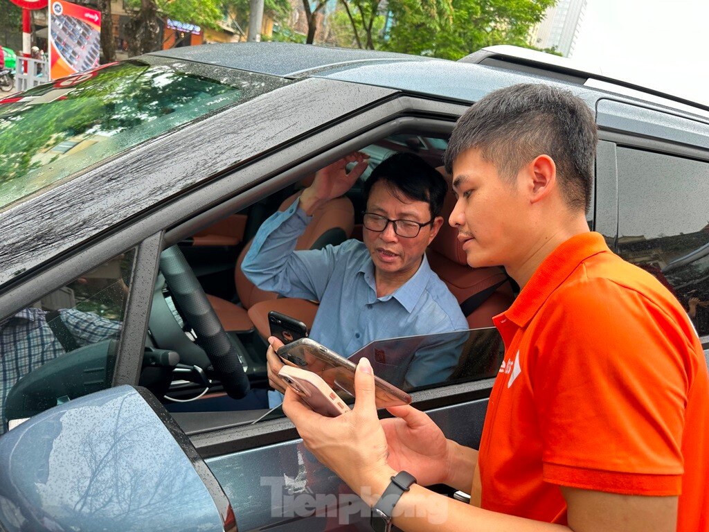 Nhiều bãi xe lớn Hà Nội bắt đầu thu phí không dùng tiền mặt ảnh 4