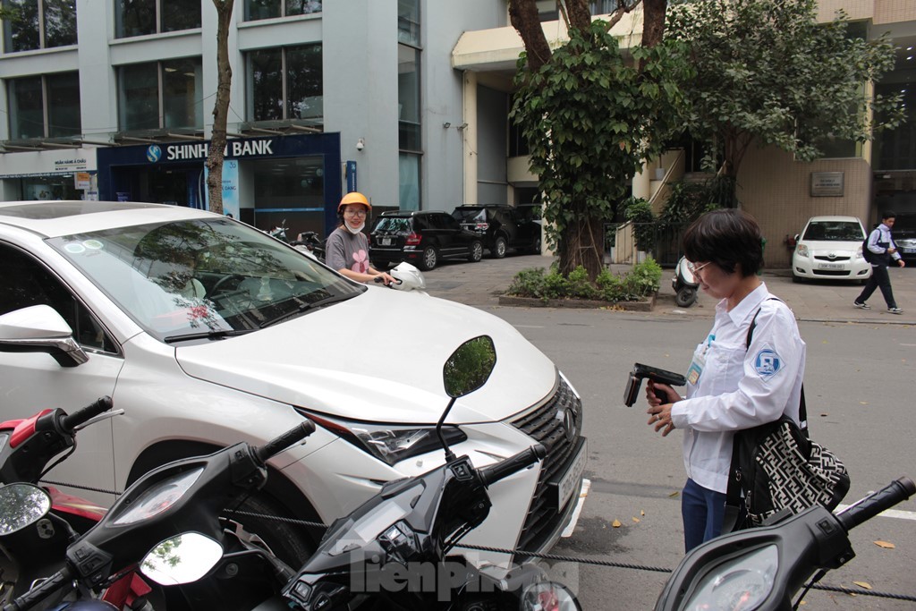 Nhiều bãi xe lớn Hà Nội bắt đầu thu phí không dùng tiền mặt ảnh 6