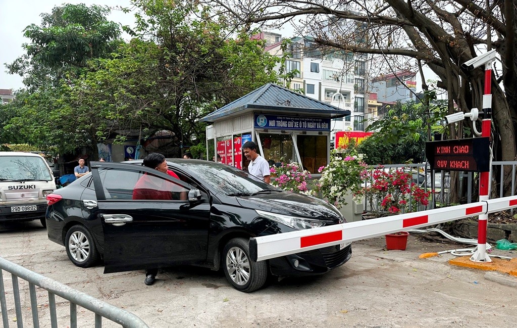 Nhiều bãi xe lớn Hà Nội bắt đầu thu phí không dùng tiền mặt ảnh 10