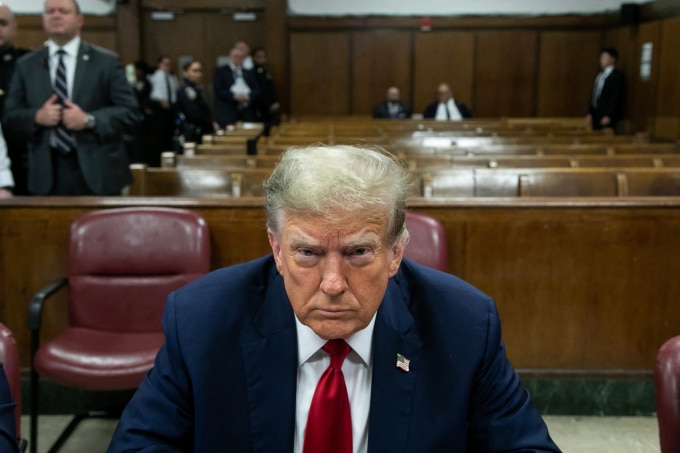 Cựu tổng thống Donald Trump tại tòa hình sự Manhattan, New York City ngày 15/4. Ảnh: AFP