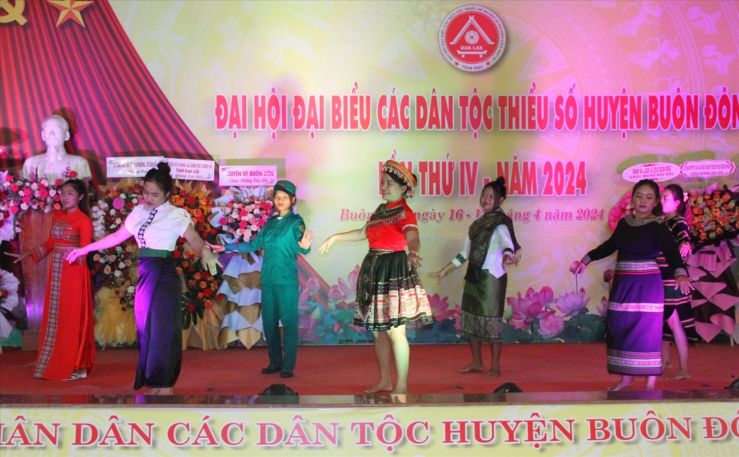 Văn nghệ chào mừng đại hội Văn nghệ chào mừng đại hội