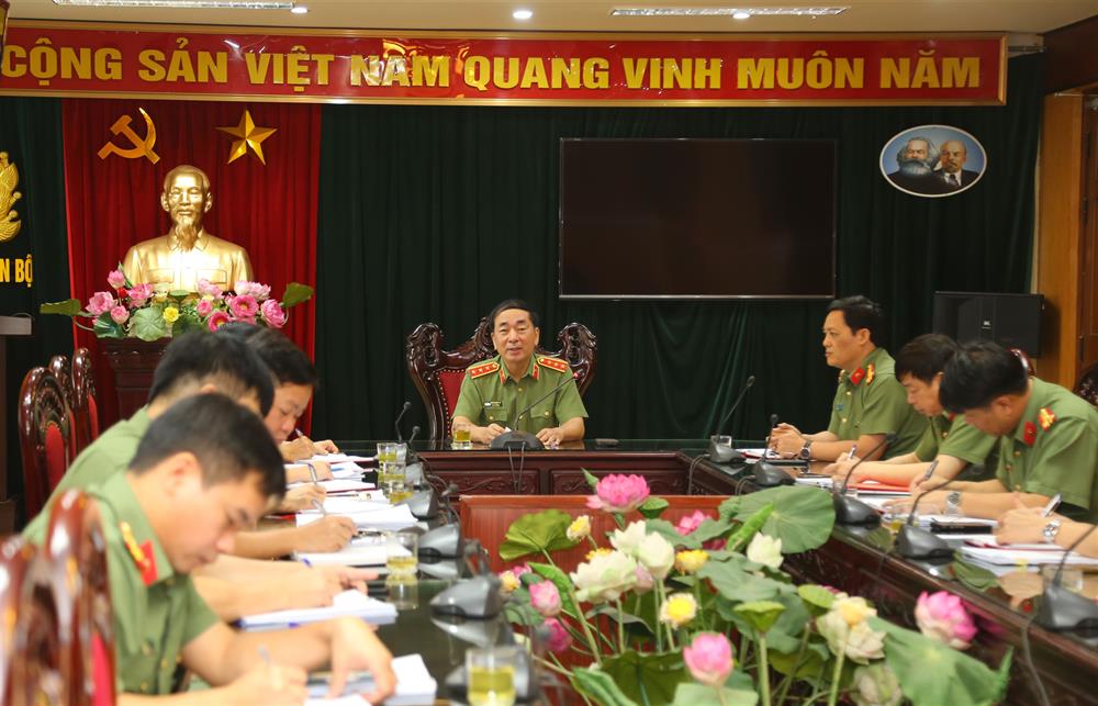 Thứ trưởng Trần Quốc Tỏ làm việc với một số đơn vị thuộc Bộ.