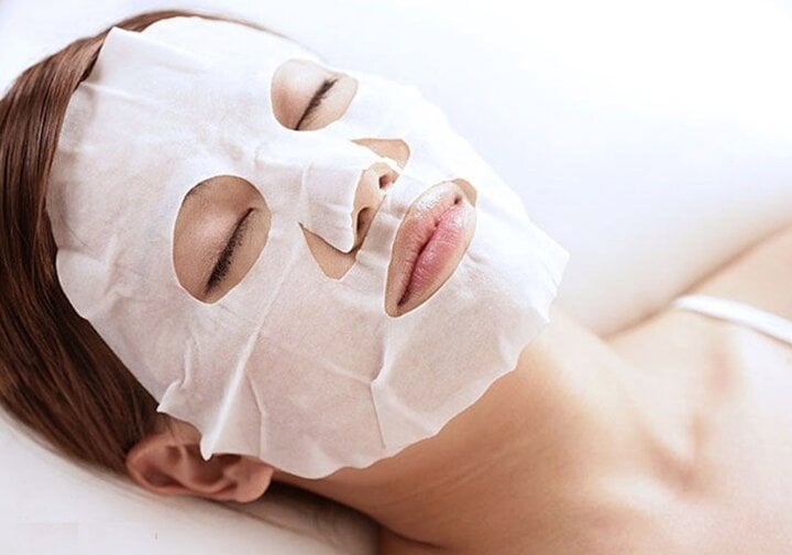 Đắp mặt nạ trước khi ngủ giúp bạn và cả làn da được nghỉ ngơi, thư giãn sau ngày dài.