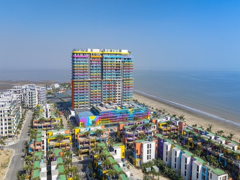 Real estate - Thanh Hoa coast 'lights up' with a series of large real estate projects (Figure 5).