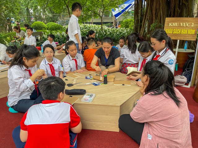 Khơi dậy tình yêu sách và văn hóa đọc trong giới trẻ - Ảnh 6. Khơi dậy tình yêu sách và văn hóa đọc trong giới trẻ - Ảnh 6.
