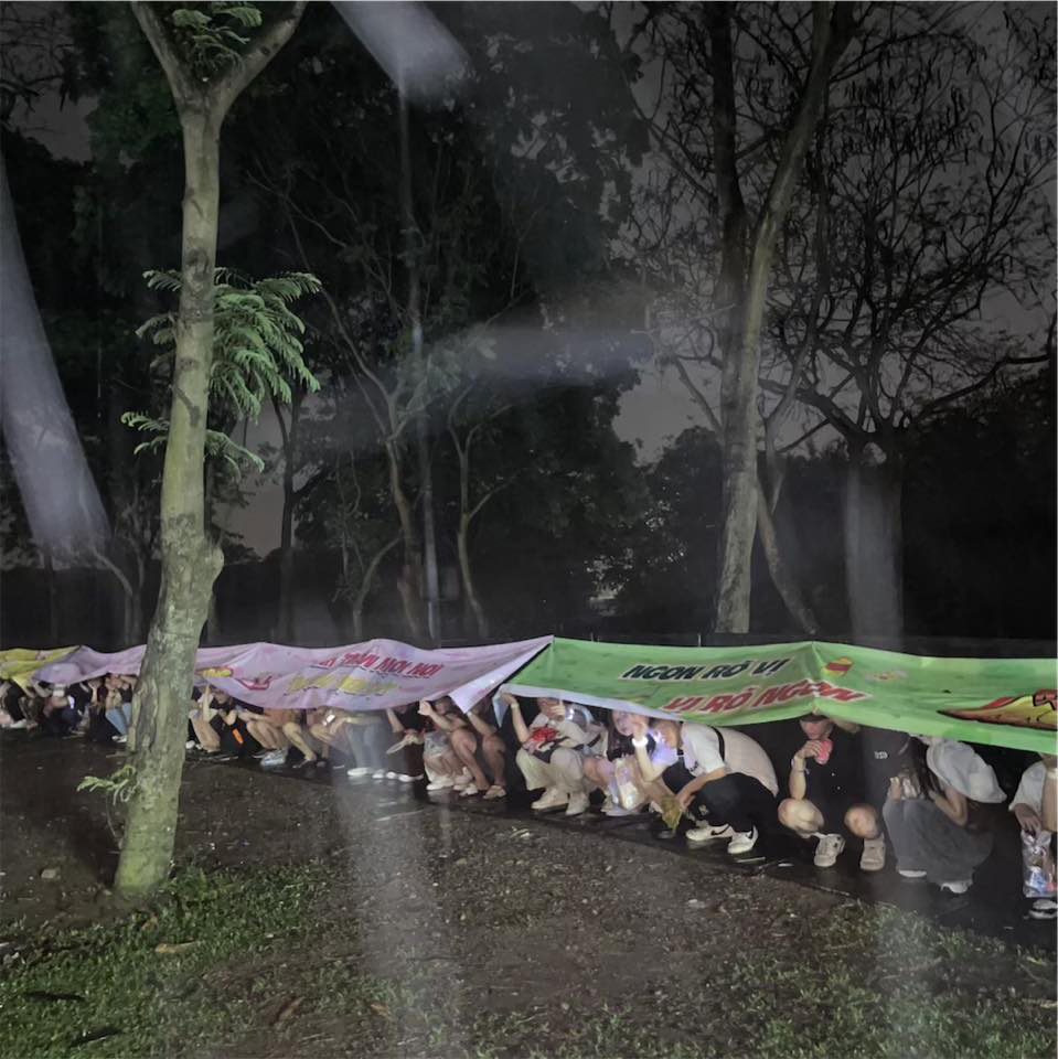 Khán giả gọi vui đây là chương trình Những thành phố mưa rào - Ảnh: ĐỒNG HƯƠNG TRANG Khán giả gọi vui đây là chương trình Những thành phố mưa rào - Ảnh: ĐỒNG HƯƠNG TRANG