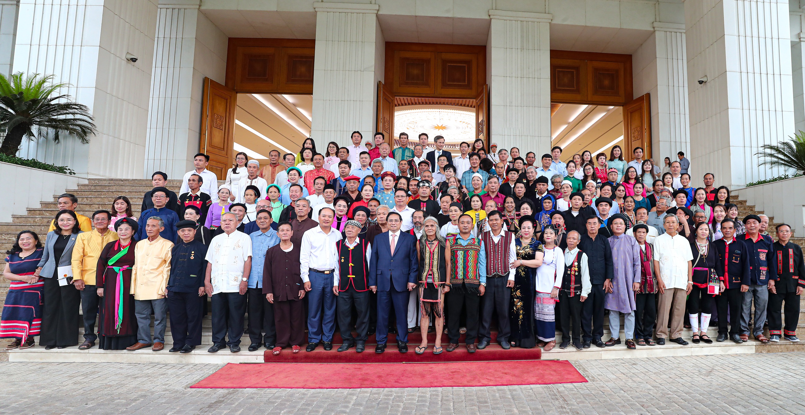 Prime Minister Pham Minh Chinh meets village elders, village chiefs, artisans, and prestigious people - Photo 14.