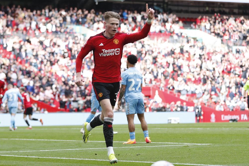 Thắng hú vía Coventry City, M.U đụng độ kình địch Man City ở chung kết Cúp FA- Ảnh 3. M.U có khởi đầu dễ dàng trước Coventry City nhưng suýt sụp đổ trước cuộc ngược dòng ngoạn mục của đối thủ