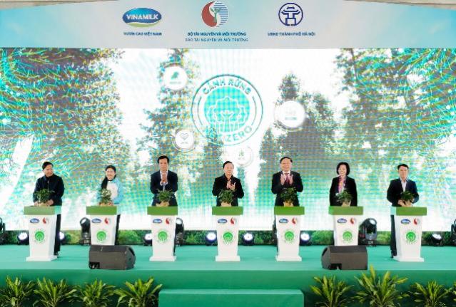 Sau 1 năm công bố kế hoạch Net Zero 2050, Vinamilk có 3 đơn vị đạt chứng nhận quốc tế về trung hòa carbon- Ảnh 7. Sau 1 năm công bố kế hoạch Net Zero 2050, Vinamilk có 3 đơn vị đạt chứng nhận quốc tế về trung hòa carbon- Ảnh 7.