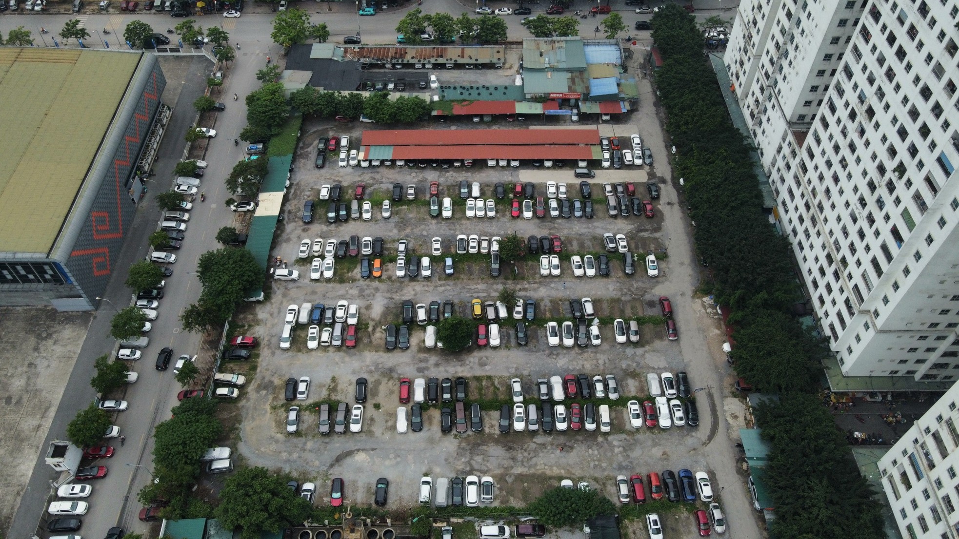 Khu đất 'mọc' bãi xe lậu nơi phường đông dân nhất Hà Nội chuẩn bị xây trường học ảnh 3