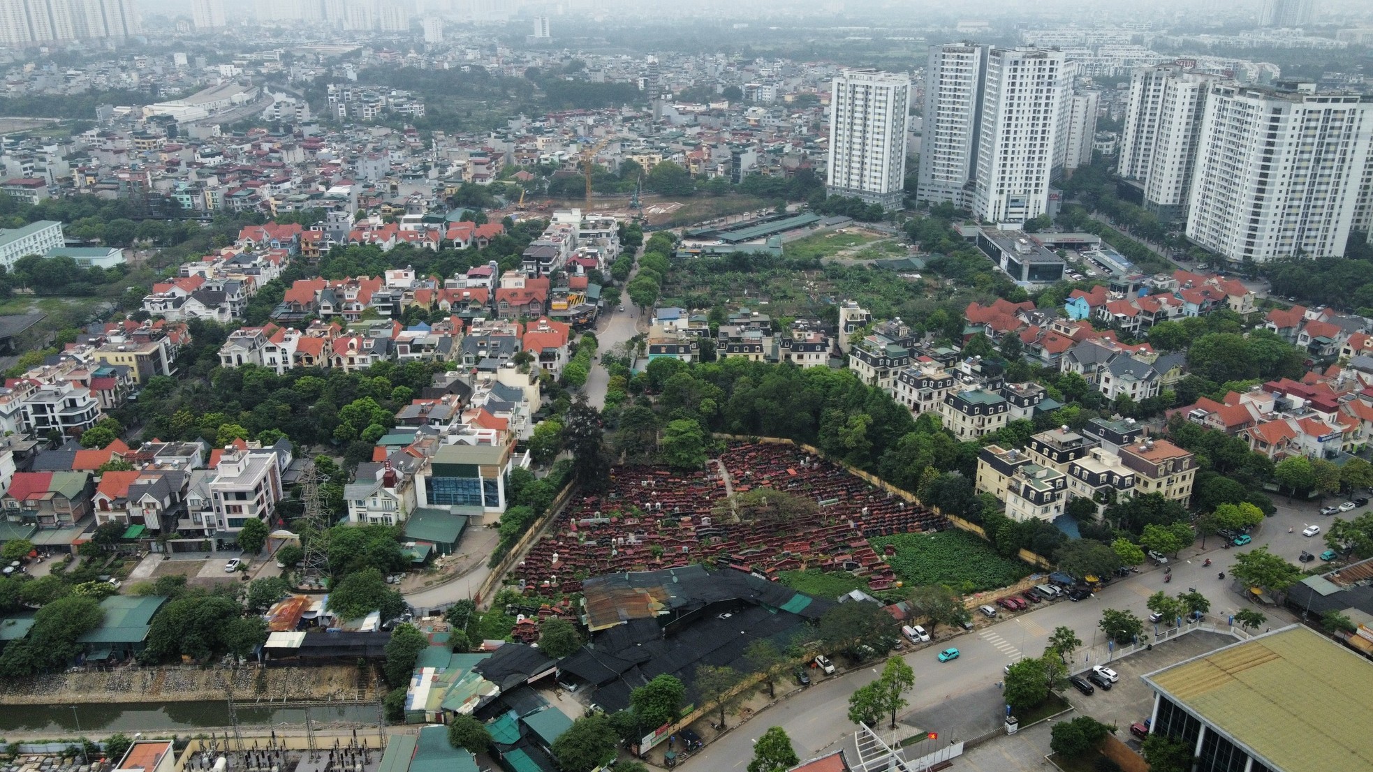 Khu đất 'mọc' bãi xe lậu nơi phường đông dân nhất Hà Nội chuẩn bị xây trường học ảnh 5
