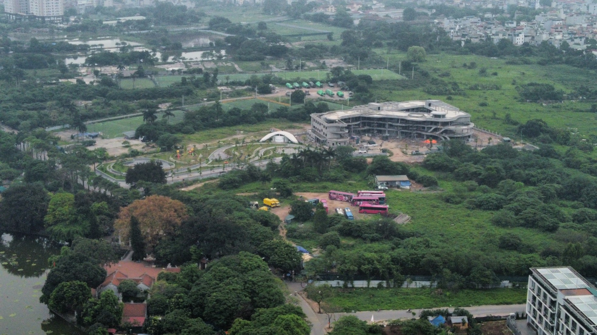 Khu đất 'mọc' bãi xe lậu nơi phường đông dân nhất Hà Nội chuẩn bị xây trường học ảnh 8