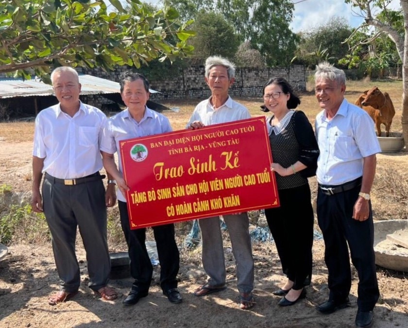 Hội NCT tỉnh Bà Rịa - Vũng Tàu trao sinh kế hỗ trợ hội viên nghèo