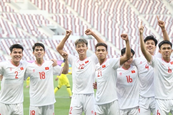 Cầu thủ Việt Nam mừng bàn ấn định chiến thắng 2-0 trên sân Khalifa International, thành phố Al Rayyan, Qatar, lượt hai bảng D U23 châu Á ngày 20/4/2024. Ảnh: Đoàn Huynh