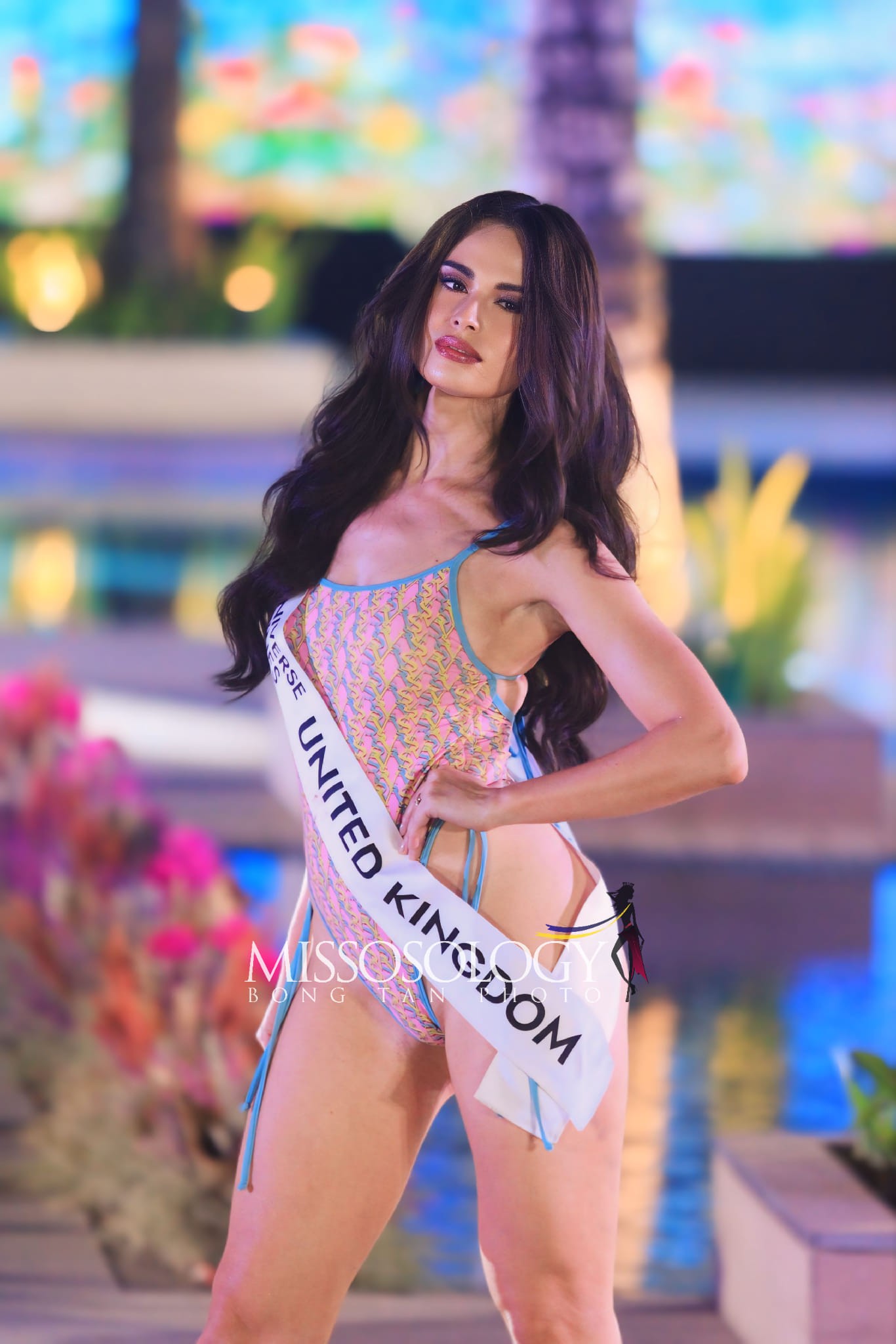 Người đẹp có vòng eo nhỏ nhất Hoa hậu Hoàn vũ Philippines diễn bikini ảnh 17