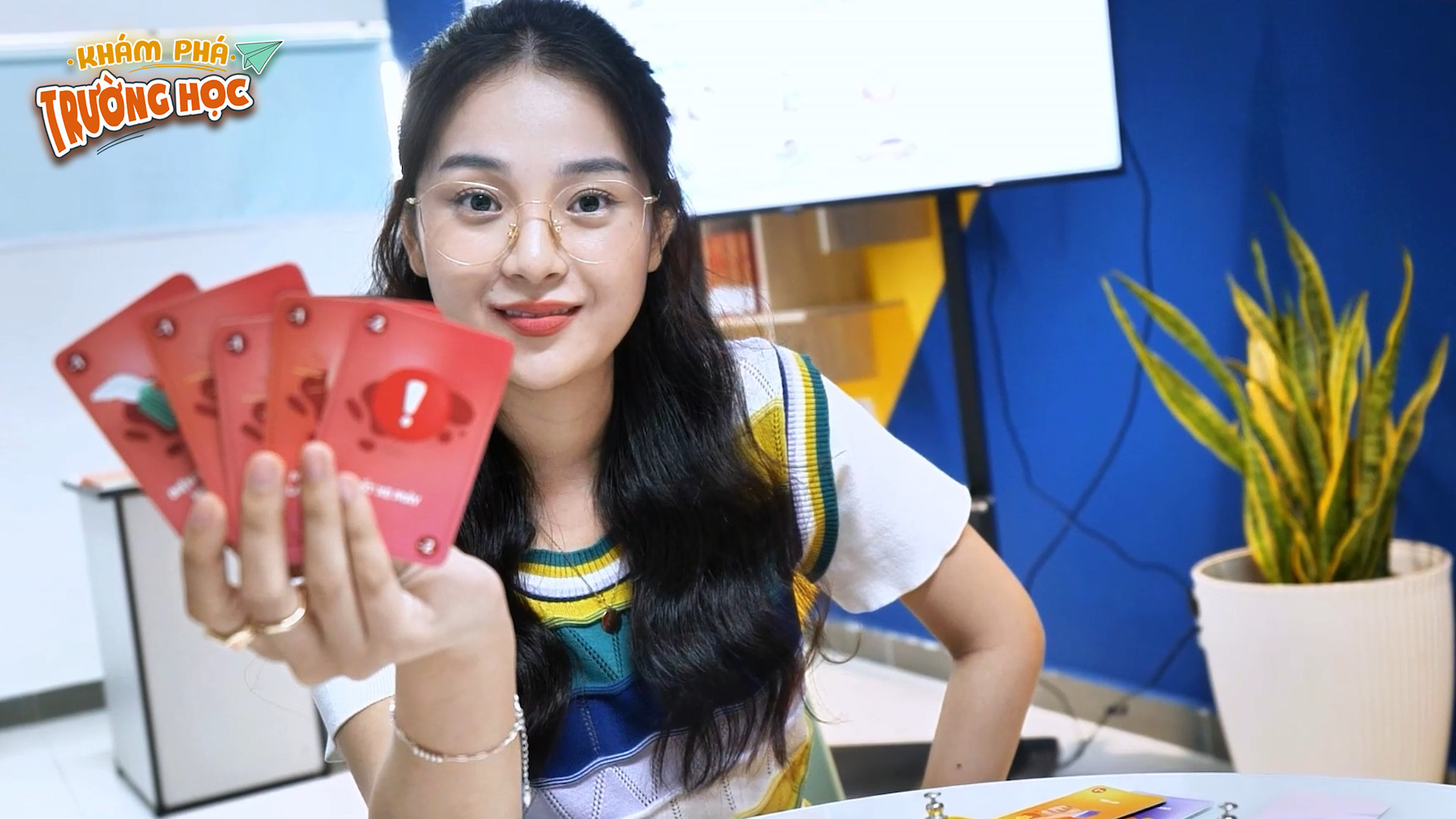 Nữ diễn viên Lê Tam Triều Dâng đóng vai trò MC dẫn dắt chương trình 19h tối nay 24-4, HUFLIT lên sóng Khám phá trường học- Ảnh 3.