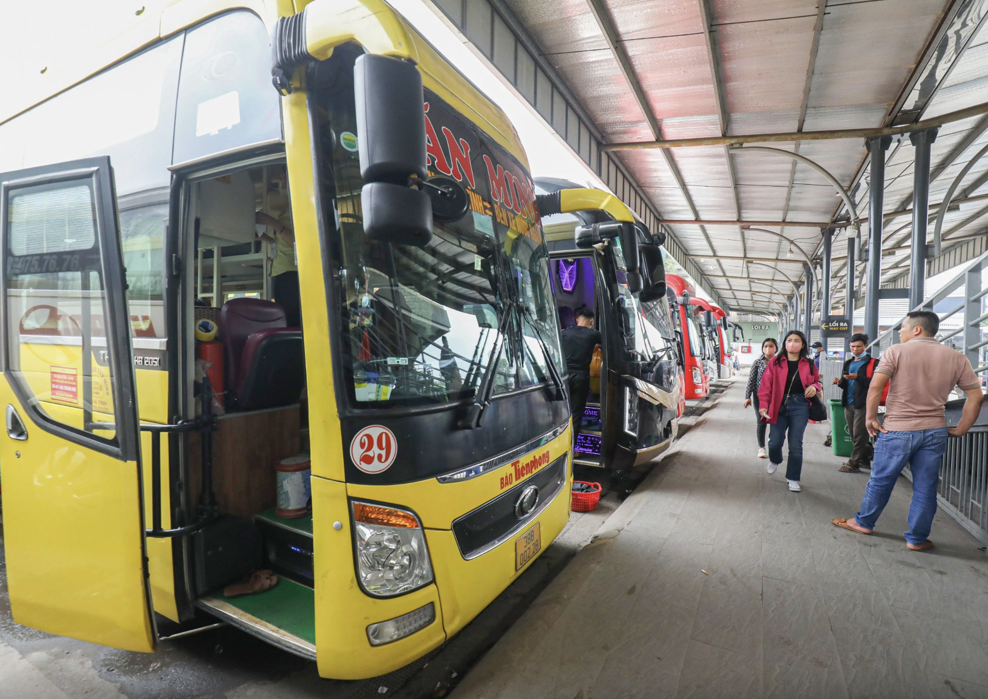 Vì sao khách không muốn quay lại bến xe?- Ảnh 2. Các bến xe trên địa bàn Hà Nội đang sụt giảm mạnh doanh thu