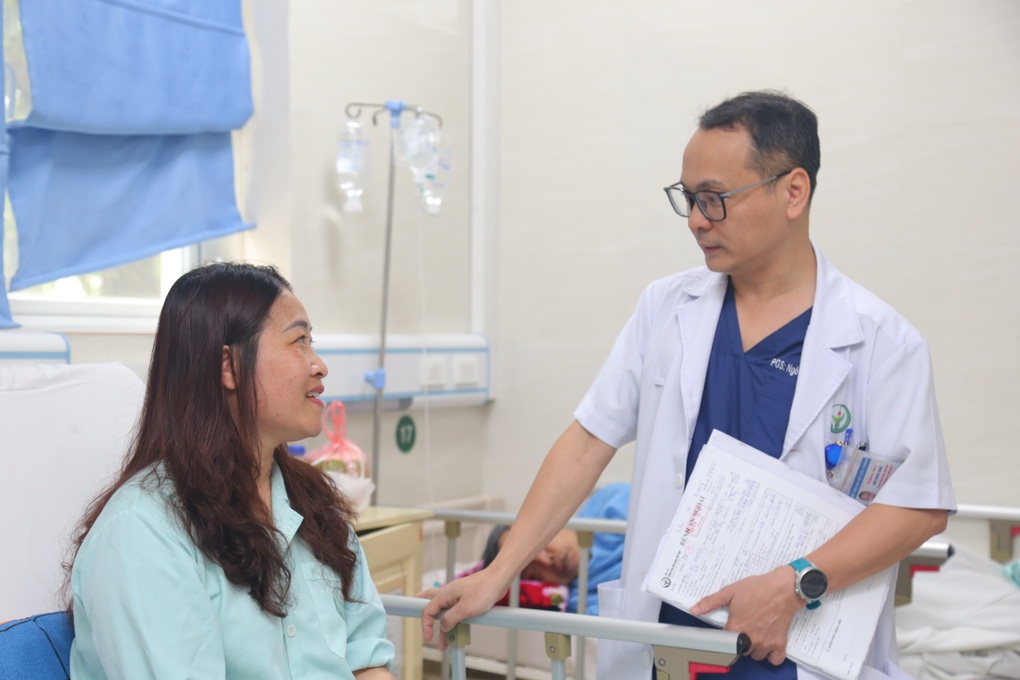 Bỗng dưng mờ mắt, phát hiện khối phình động mạch não "khổng lồ" - Ảnh 2. Bỗng dưng mờ mắt, phát hiện khối phình động mạch não "khổng lồ" - Ảnh 2.