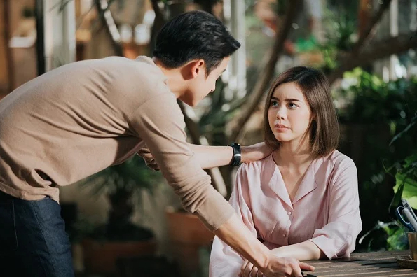 Cô gái 18 tuổi gọi điện cho bạn trai 100 cuộc mỗi ngày - Ảnh 3. Cô gái 18 tuổi gọi điện cho bạn trai 100 cuộc mỗi ngày - Ảnh 3.