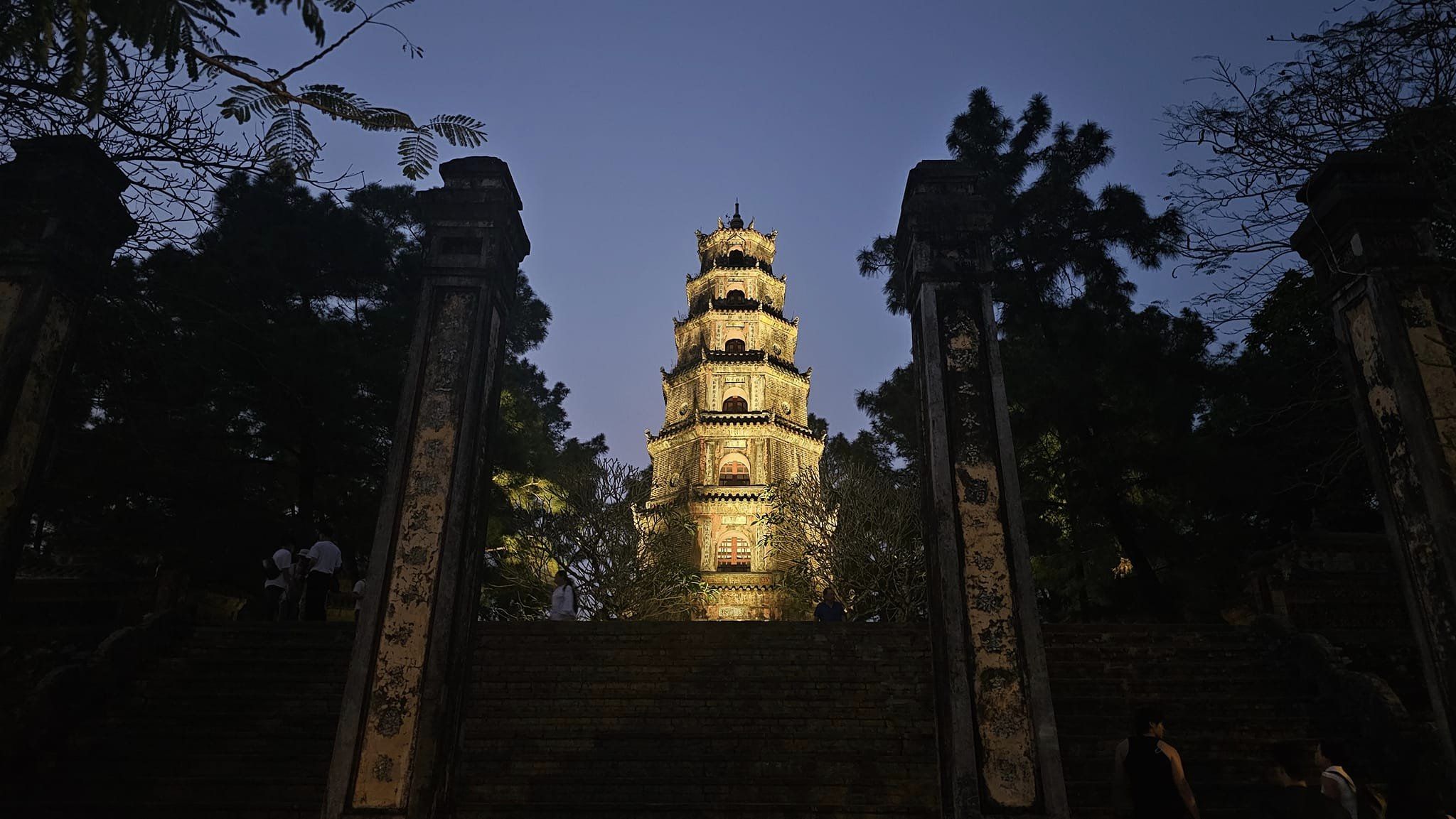 Bí thư Thành ủy Huế giới thiệu món đậu hủ view sông Hương sang chảnh, giá chỉ 10.000 đồng/chén- Ảnh 7. Để thưởng thức món ngon này đúng điệu Huế thì bạn có thể ghé đến