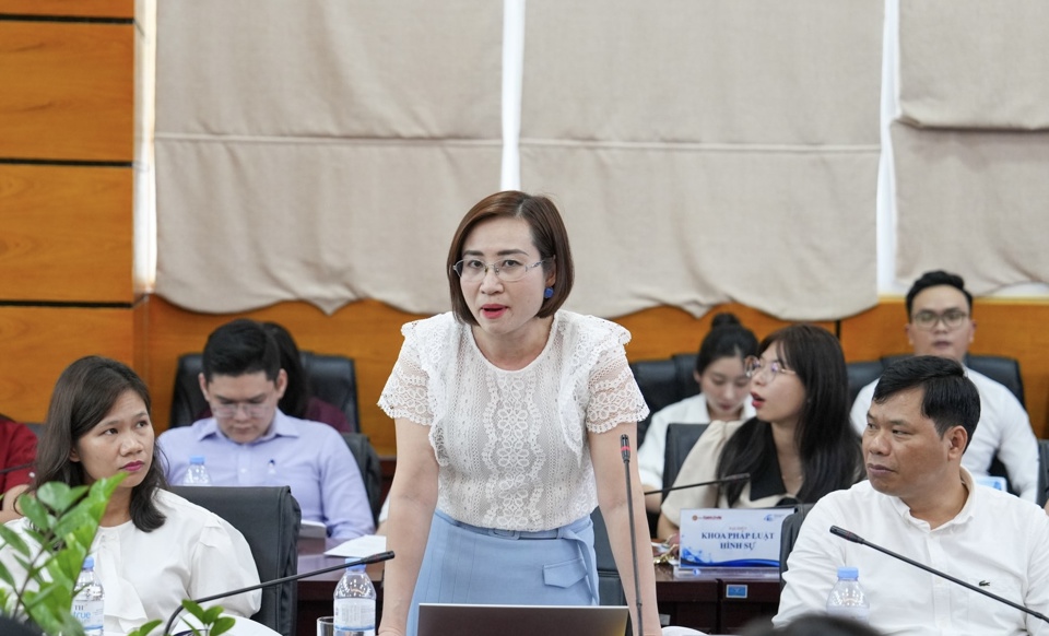 TS Trần Hồng Nhung phát biểu tại hội thảo